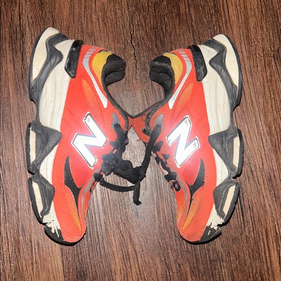 New Balance 9060 DTLR 'Fire Sign', little kids size 12 shoes READ DESCRIPTION - Picture 7 of 8